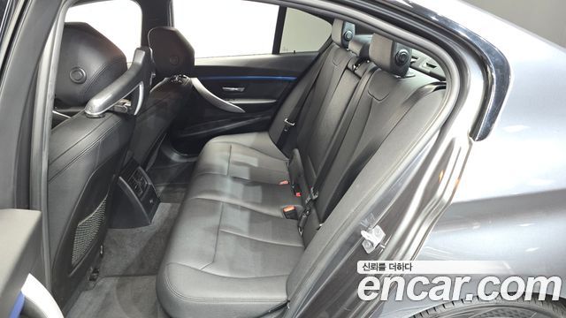 BMW 3-Series 2018 — photo 17