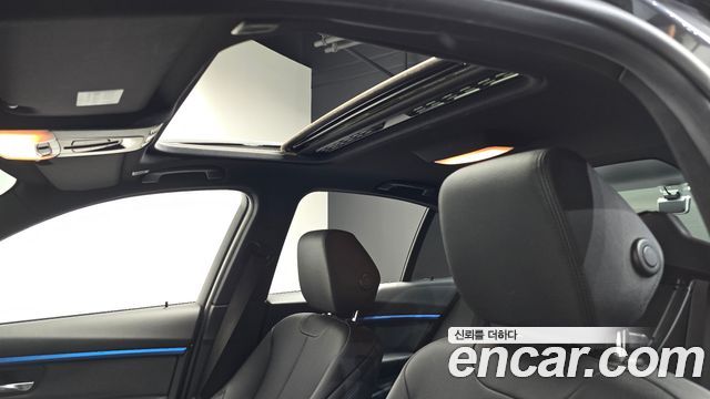 BMW 3-Series 2018 — photo 22