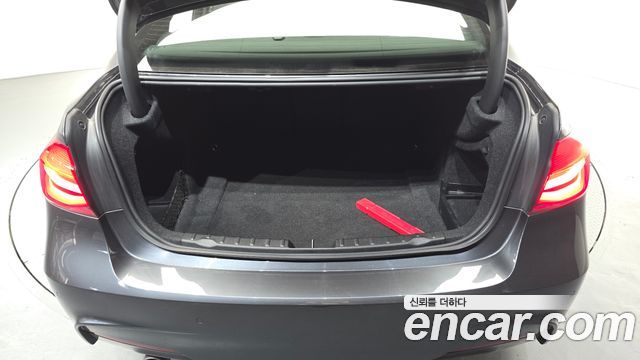 BMW 3-Series 2018 — photo 23