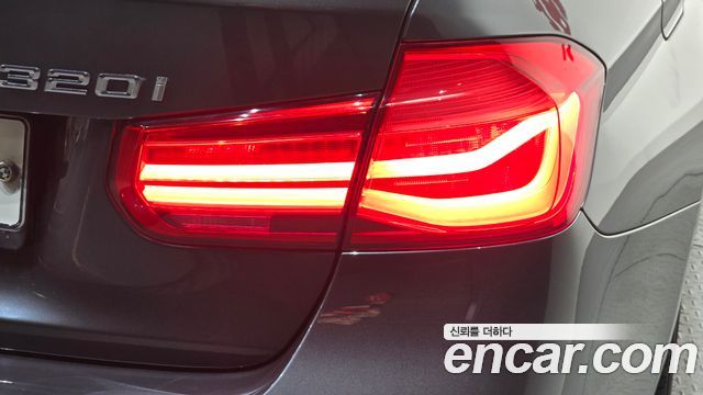 BMW 3-Series 2018 — photo 9