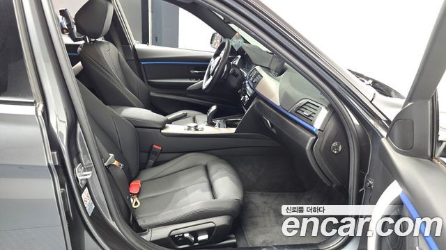 BMW 3-Series 2018 — photo 16