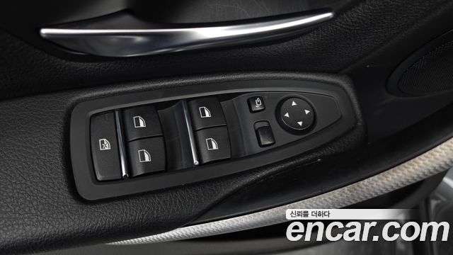 BMW 3-Series 2018 — photo 27