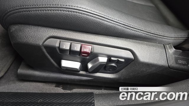 BMW 3-Series 2018 — photo 31