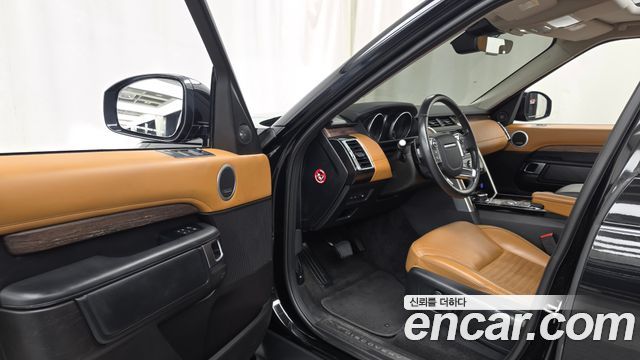 Land Rover Discovery 2017 — photo 10