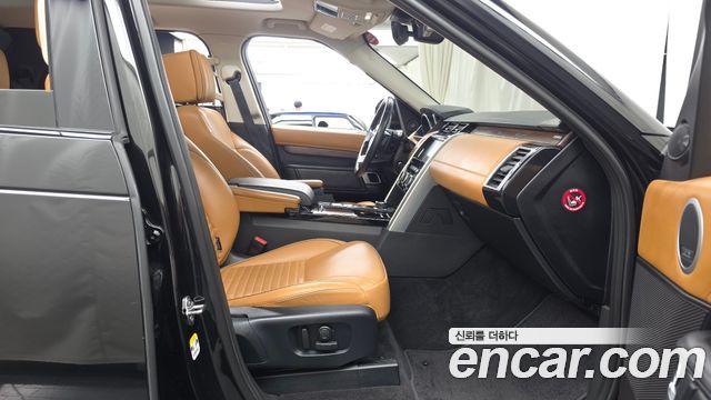 Land Rover Discovery 2017 — photo 11
