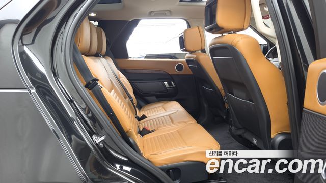 Land Rover Discovery 2017 — photo 12