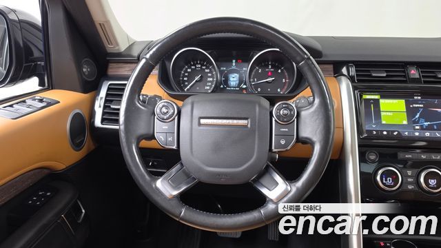 Land Rover Discovery 2017 — photo 13
