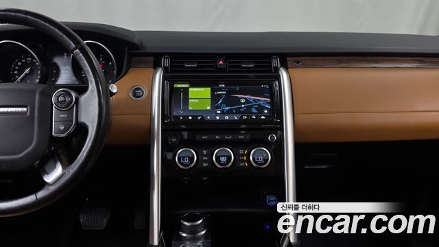 Land Rover Discovery 2017 — photo 14