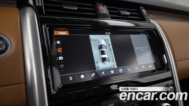 Land Rover Discovery 2017 — photo 15