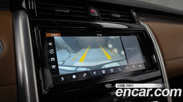 Land Rover Discovery 2017 — photo 16