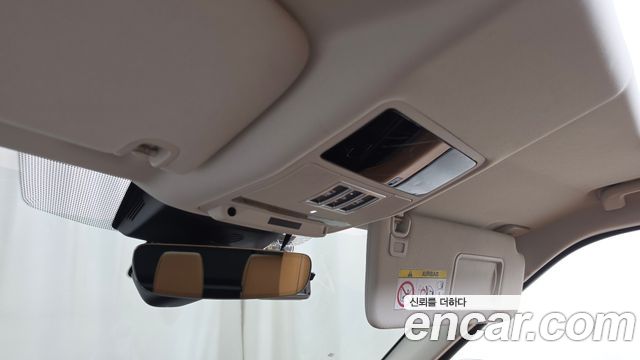 Land Rover Discovery 2017 — photo 17