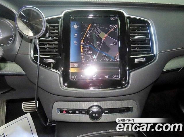 Volvo XC90 2021 — photo 11