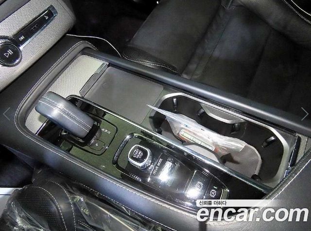 Volvo XC90 2021 — photo 12