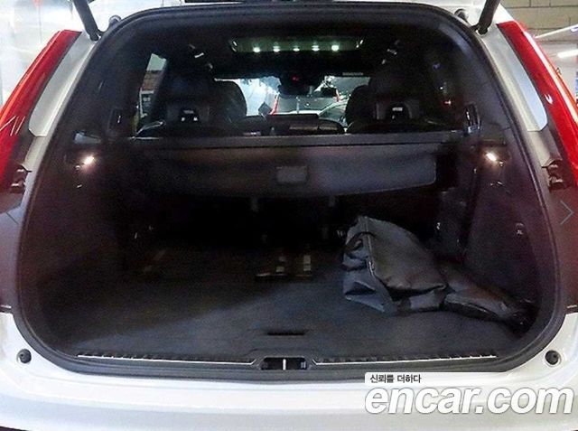 Volvo XC90 2021 — photo 16