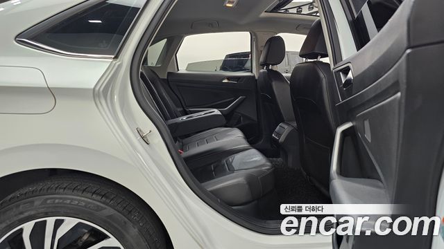 Volkswagen Jetta 2020 — photo 17