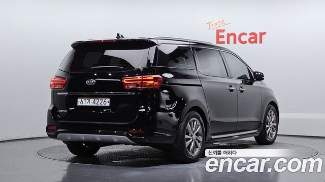 Kia Canival 2019 — photo 2