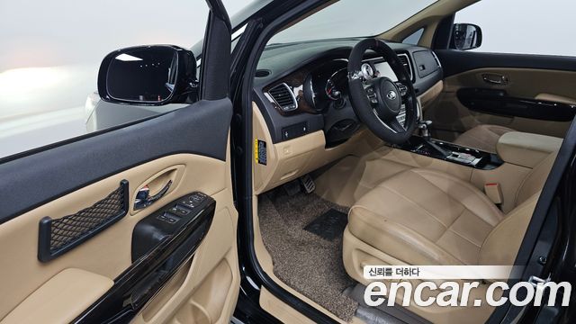 Kia Canival 2019 — photo 10
