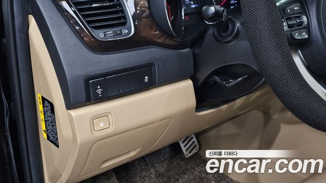 Kia Canival 2019 — photo 17