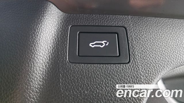 Hyundai Santafe 2017 — photo 23