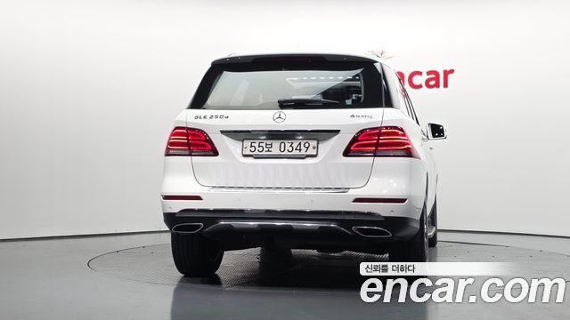 Mercedes-Benz GLE-Class 2016 — photo 4