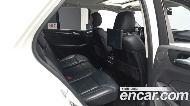 Mercedes-Benz GLE-Class 2016 — photo 12