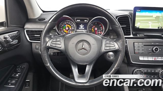 Mercedes-Benz GLE-Class 2016 — photo 13