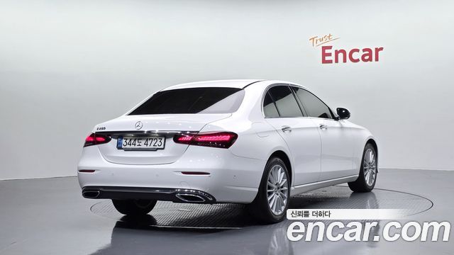 Mercedes-Benz E-Class 2021 — photo 2