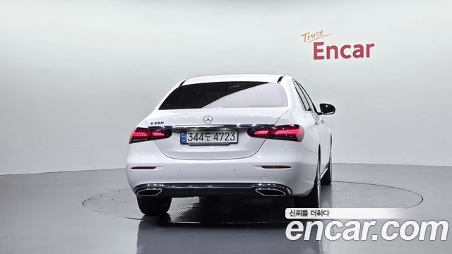 Mercedes-Benz E-Class 2021 — photo 4