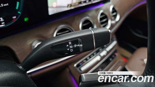 Mercedes-Benz E-Class 2021 — photo 12