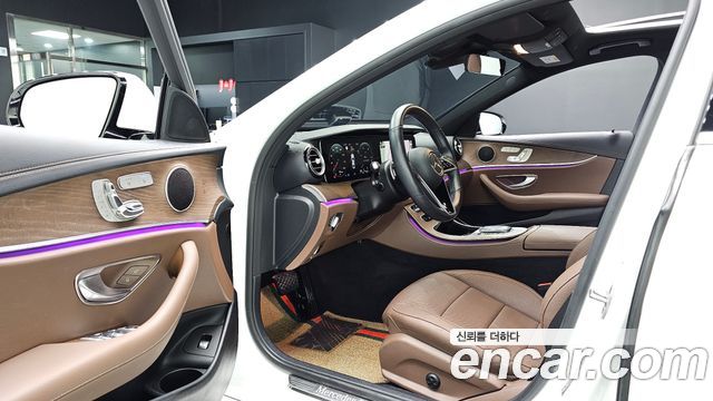 Mercedes-Benz E-Class 2021 — photo 13