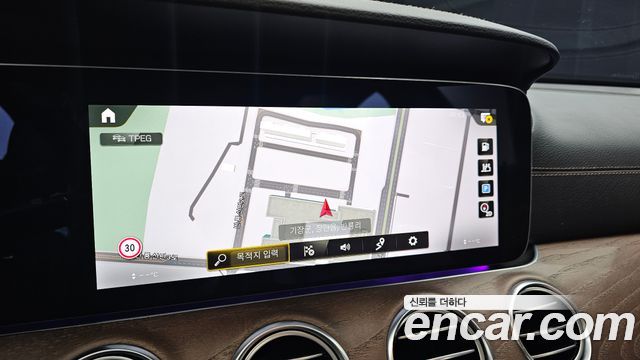 Mercedes-Benz E-Class 2021 — photo 20