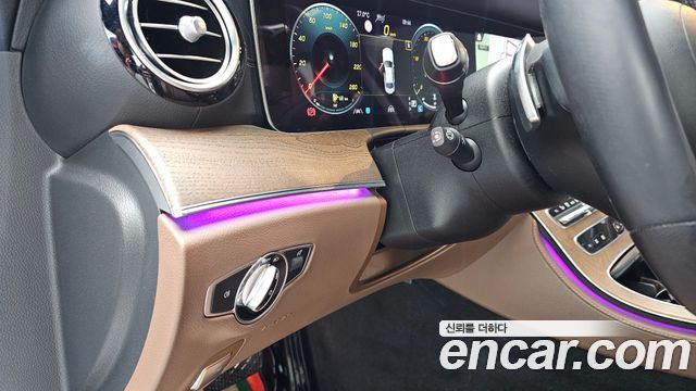 Mercedes-Benz E-Class 2021 — photo 23