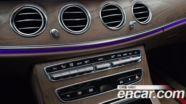 Mercedes-Benz E-Class 2021 — photo 25