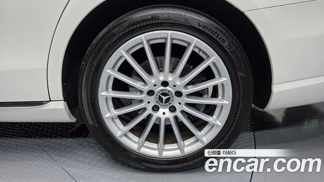 Mercedes-Benz E-Class 2021 — photo 7