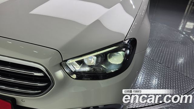 Mercedes-Benz E-Class 2021 — photo 8