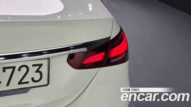 Mercedes-Benz E-Class 2021 — photo 9