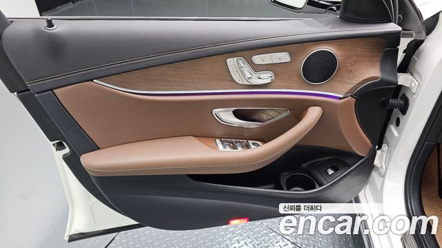 Mercedes-Benz E-Class 2021 — photo 14