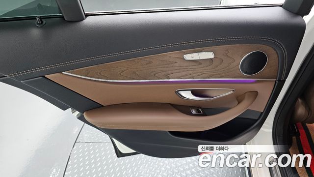 Mercedes-Benz E-Class 2021 — photo 15