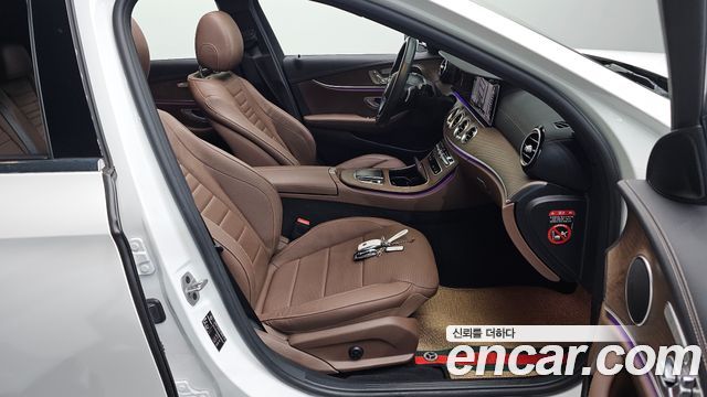 Mercedes-Benz E-Class 2021 — photo 16