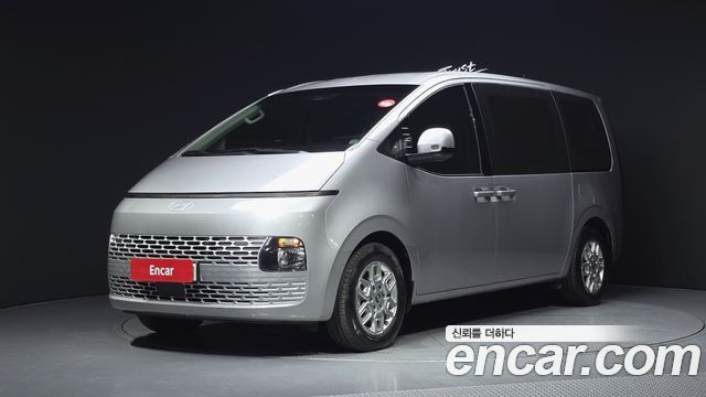 Hyundai Staria 2025 — photo 1