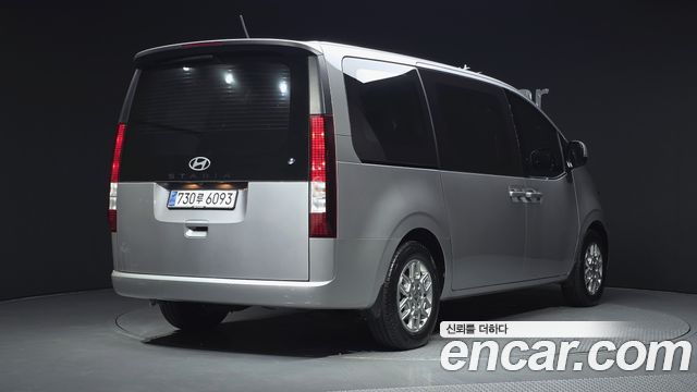 Hyundai Staria 2025 — photo 2