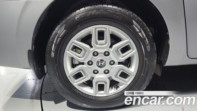 Hyundai Staria 2025 — photo 5