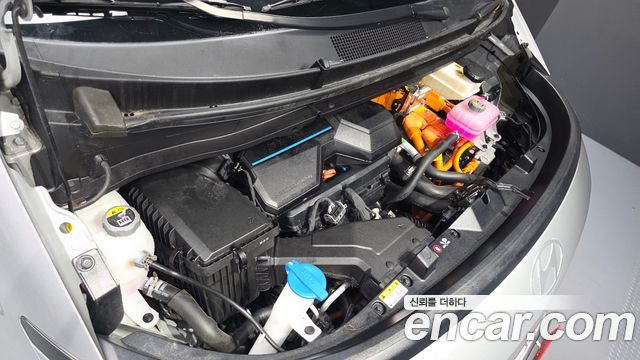 Hyundai Staria 2025 — photo 6