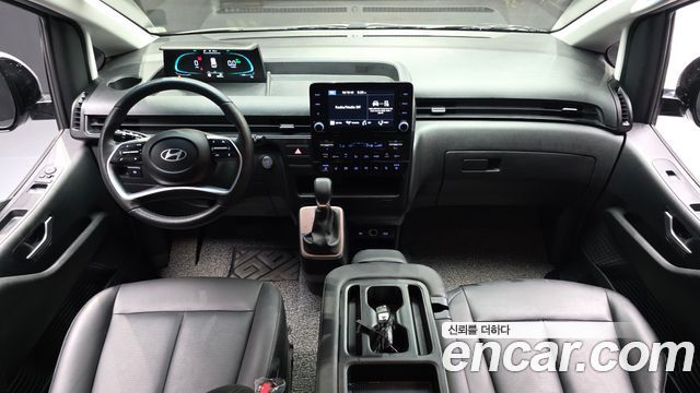 Hyundai Staria 2025 — photo 10