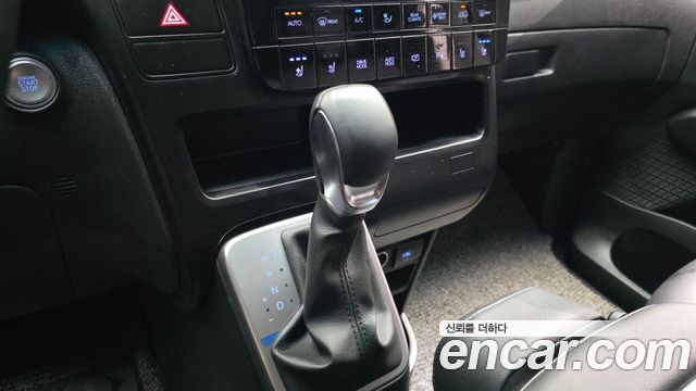 Hyundai Staria 2025 — photo 12