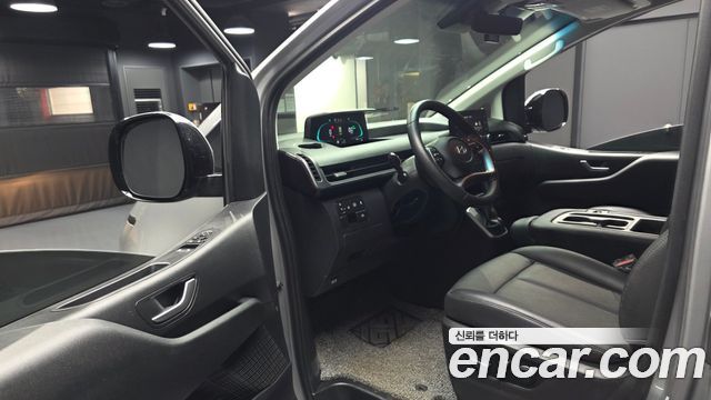 Hyundai Staria 2025 — photo 13