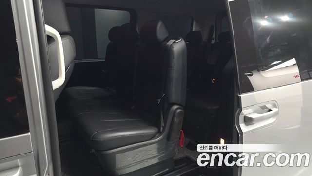 Hyundai Staria 2025 — photo 18
