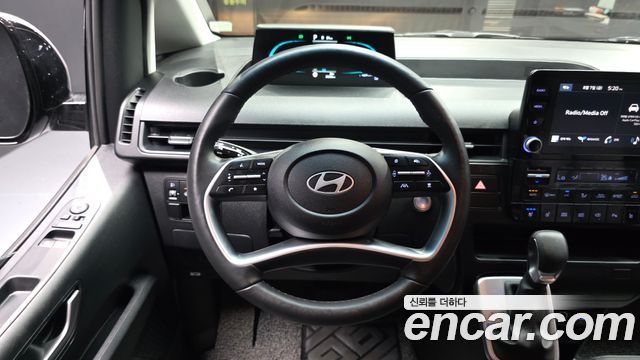 Hyundai Staria 2025 — photo 20