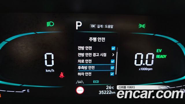 Hyundai Staria 2025 — photo 23