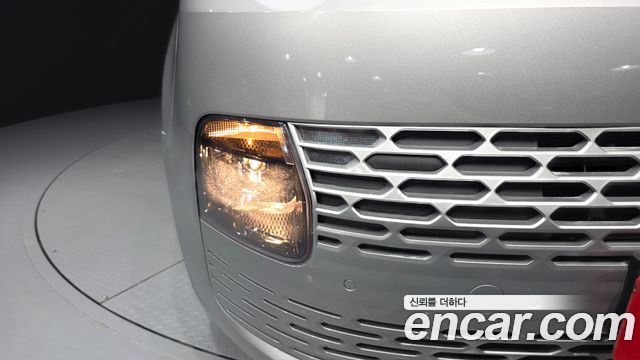Hyundai Staria 2025 — photo 8
